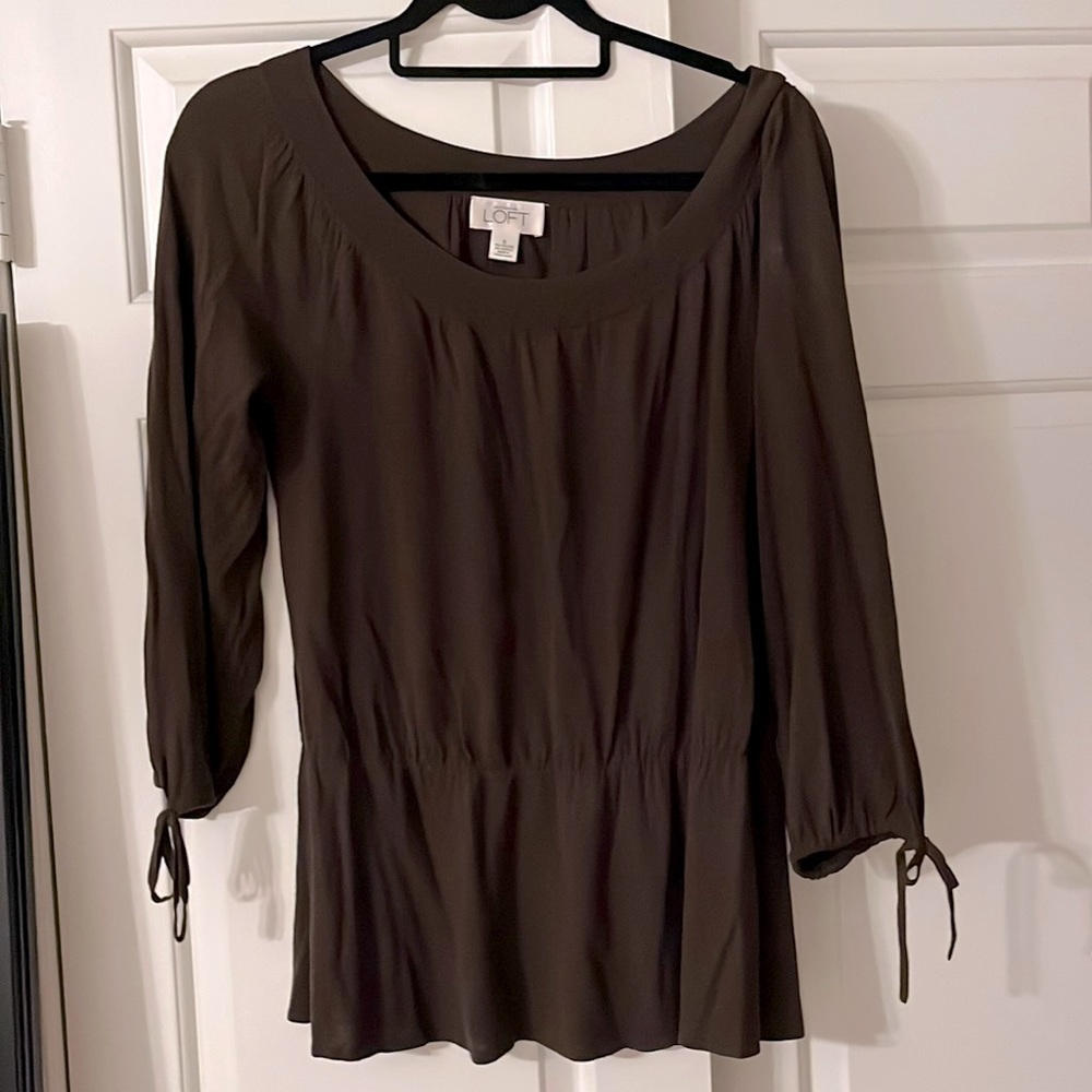 LOFT brown sweater with gathered waist and ribbon details on sleeves